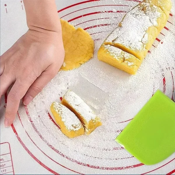 S88078846a8174b499d779f8cc66497cdD.webp 2pcs Food-safe Plastic Dough Scraper-Flexible Bench Cutter Plastic Spatula Multipurpose For Bread Dough Baking